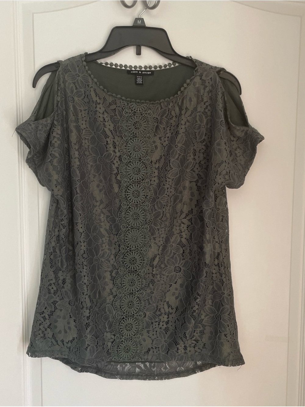 Cable & Gauge Coral Lace Round Neck Sleeveless Cold Shoulder Blouse Size Ml